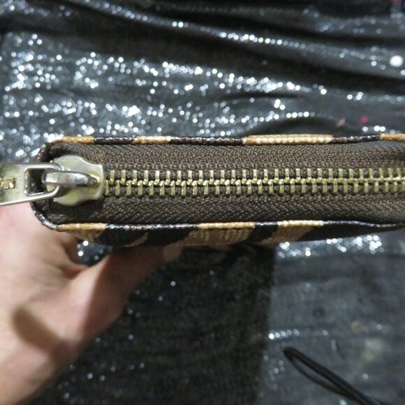 Michael Kors Full Zip Around Zebra Logo Monogram Long Continental Wallet 8 X 4 - Picture 7 of 12